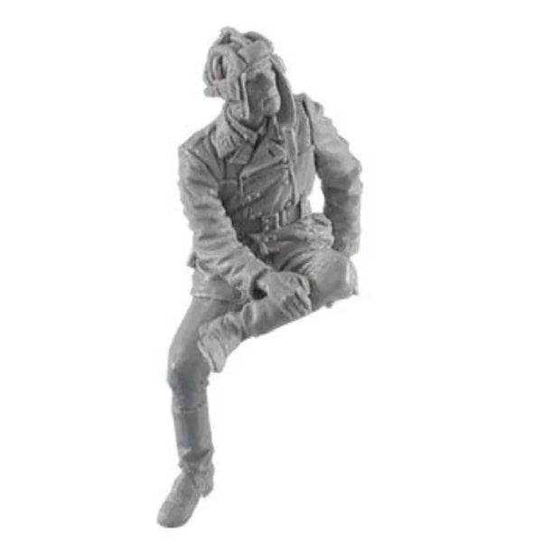 1/35 WWII Soviet Tank Crewman Climbing Out, Resin Model Figure Kit, Unassembled and Unpainted