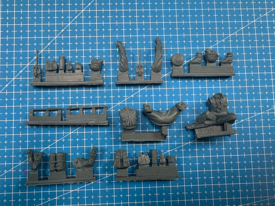 WWII German Infantry Set MP40 & Grenadier 1/35 Resin Figure Kit - resin model view 2