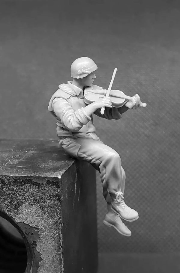 1/35 Modern Israeli Soldier Crouched on Ledge Aiming Rifle, Resin Model Figure Kit, Unassembled and Unpainted