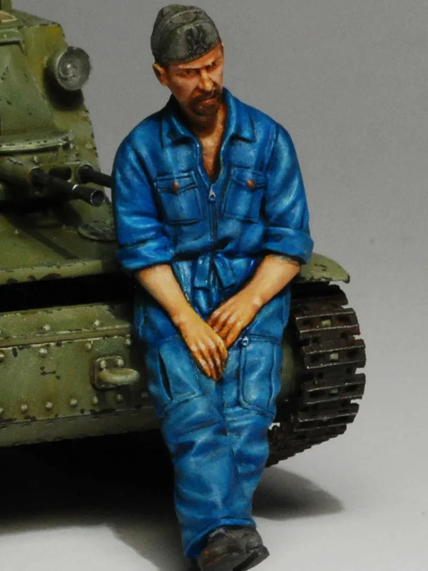 1/35 WWII Italian Vehicle Crew, Resin Model Figure Kit, Unassembled and Unpainted