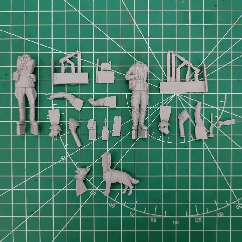 1/35 WWI German Officers with Dog, 3 Figures, Resin Model Figure Kit, Unassembled and Unpainted
