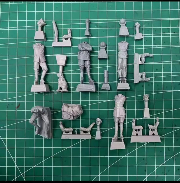 1/35 WWI Officers & Soldiers, Resin Model Figure Kit, Unassembled and Unpainted