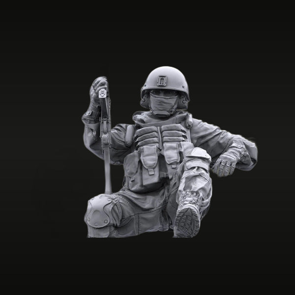 Modern Russian Soldier Seated with AK-74 1/35 Resin Figure Kit