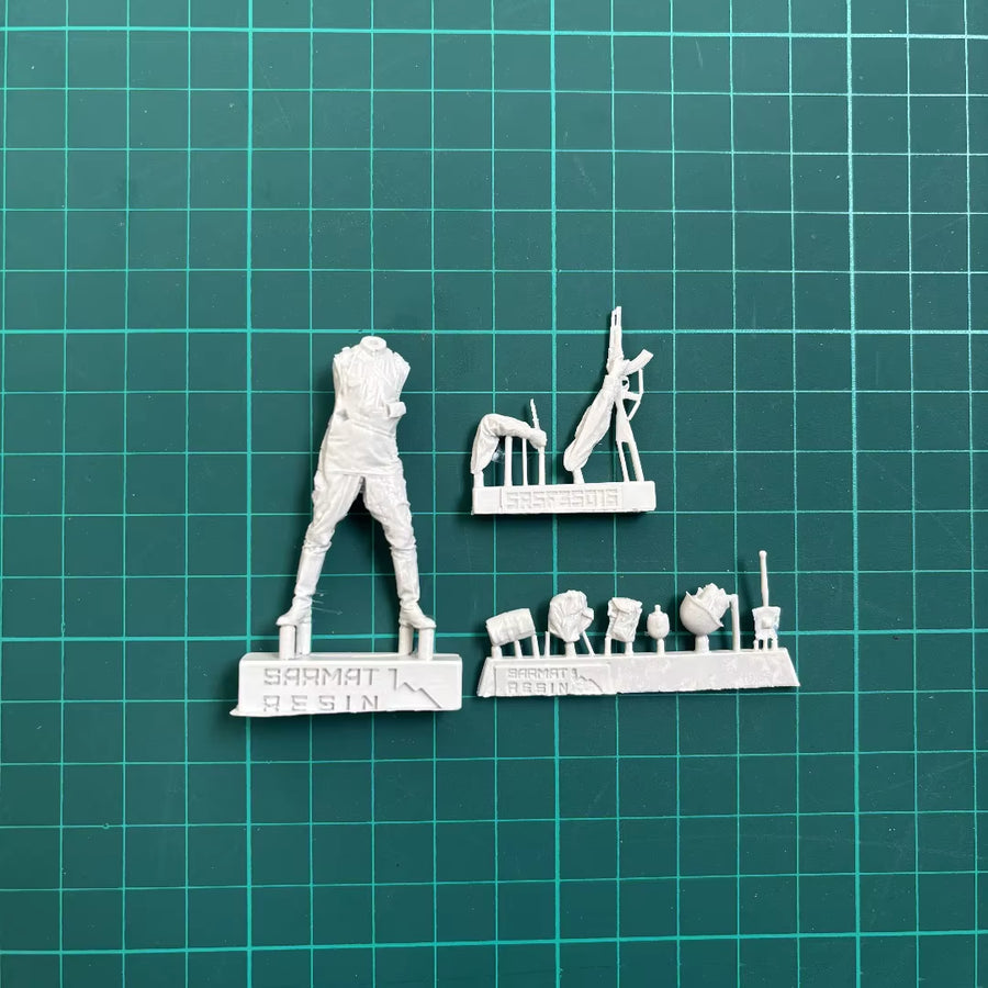 1/35 Resin Figure Unpainted Model Kit, Military Theme, Soviet Soldier, Unassembled and Unpainted GK MODEL
