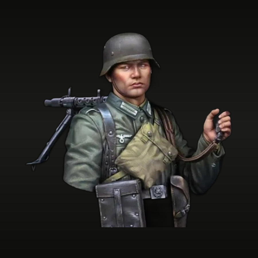 WWII German MG34 Gunner with Shouldered Weapon 1/10 Resin Bust Kit - unpainted resin model kit