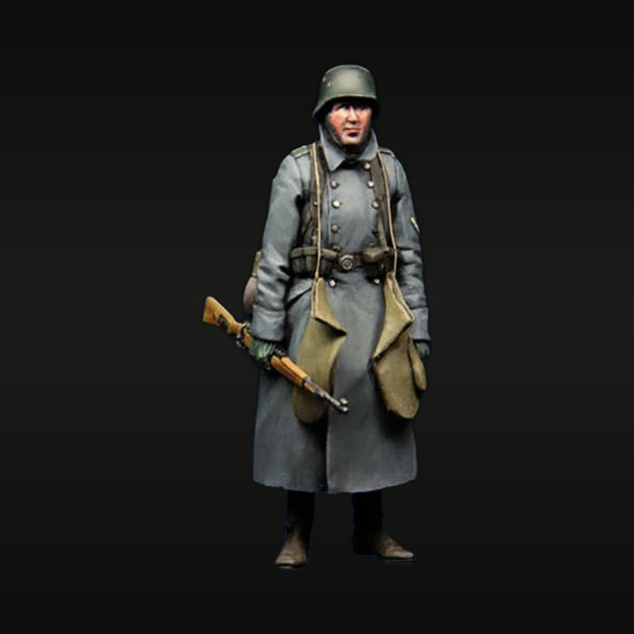 WWII Soviet Infantryman with Mosin-Nagant 1943 1/35 Resin Figure Kit - unpainted resin model kit