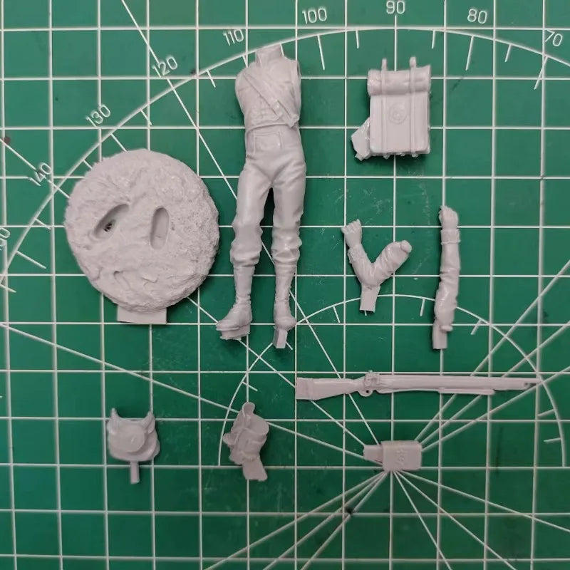 Napoleonic British Infantryman with Musket 1/32 Resin Figure Kit - resin model view 4