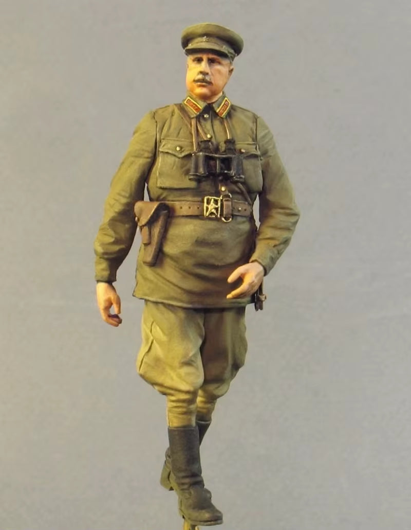 1/35 Scale Diecast Resin Figure Model Kit WWII Soviet Officer Need to Be Assembled and Colored by Themselves