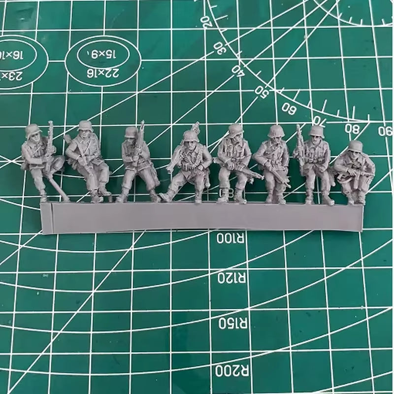 1/72 Scale Resin Figure Assembled Model Kit Car Sitting Infantry Modeling Unassembled and Unpainted Diy Toys