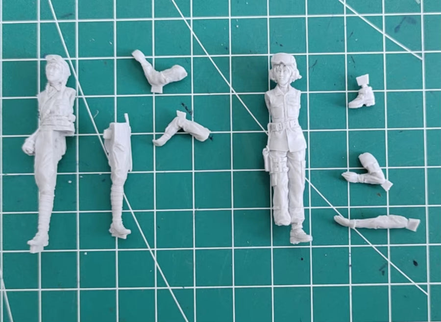 WWII IJA & Modern JGSDF Female Soldier Set 2-Figure Anime Style 1/35 Resin Kit - resin model view 2