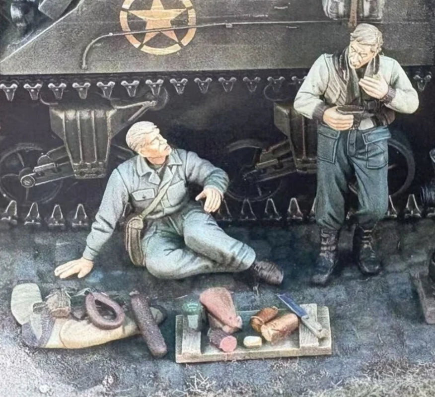 1/35 Scale Die-Cast Resin Figure Model Kit WWII US Tanker Chow Time 2 Figures (No Tank) Unassembled and Unpainted