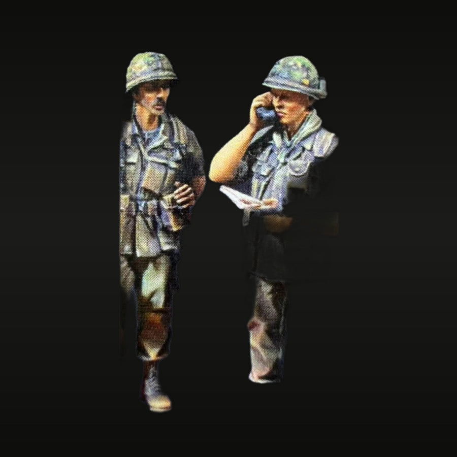 Vietnam War US Army Officers with Field Telephone 1/35 Resin Figure Set - unpainted resin model kit