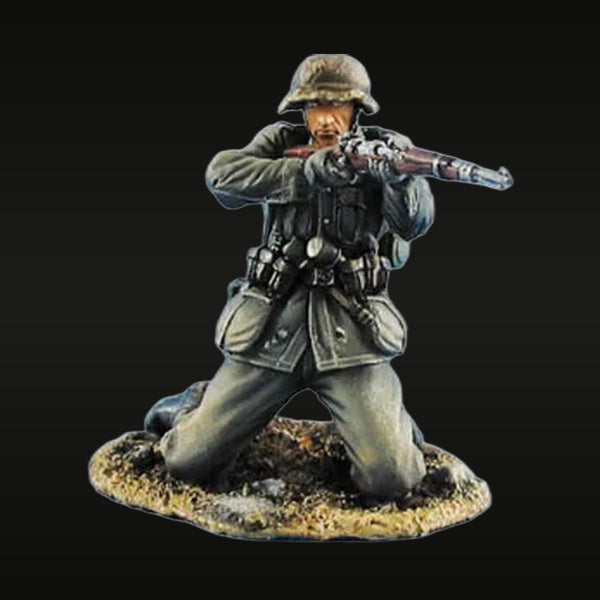 WWII German Kneeling Soldier with Rifle 1/35 Resin Figure Kit