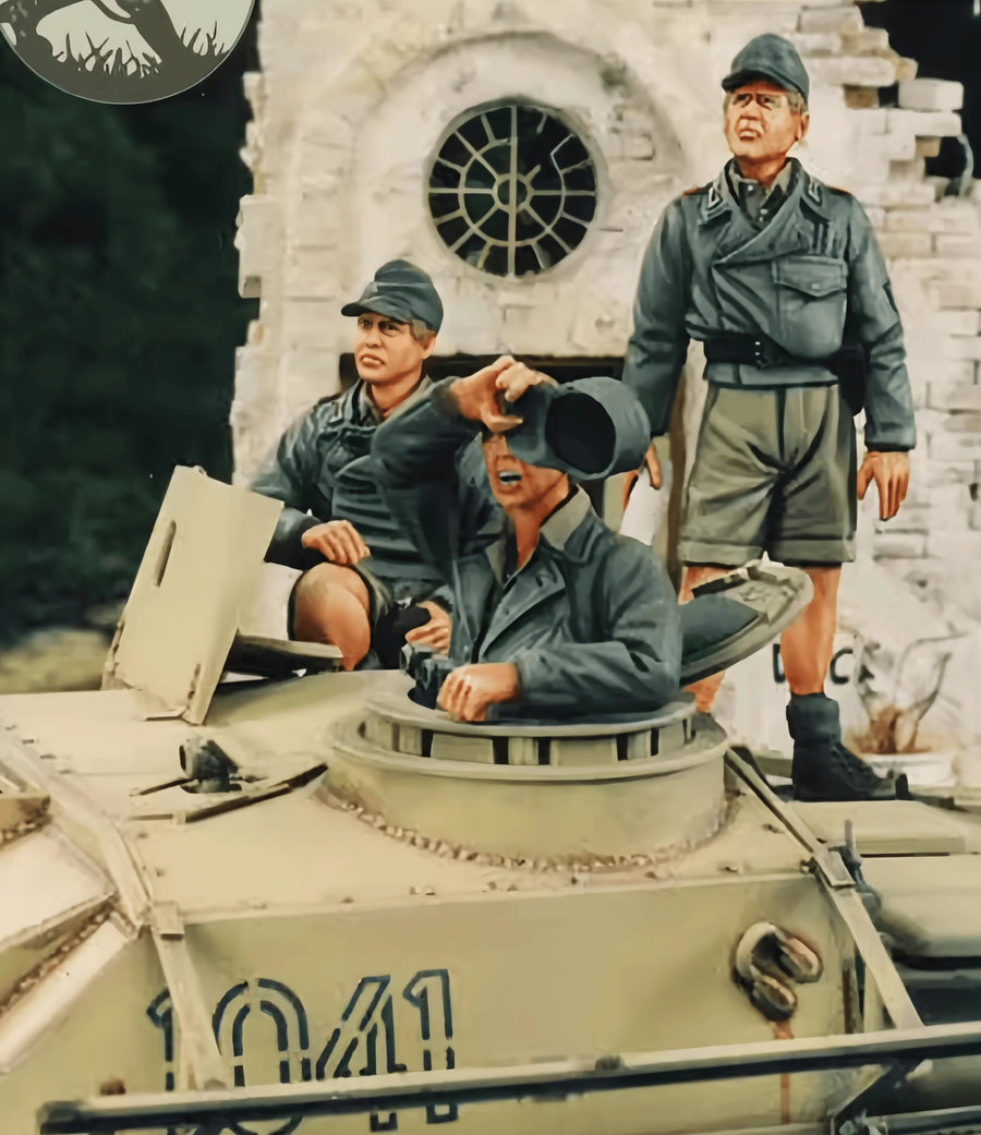 WWII German Panzer Crew Three Figures 1/35 Resin Figure Kit - resin model view 2