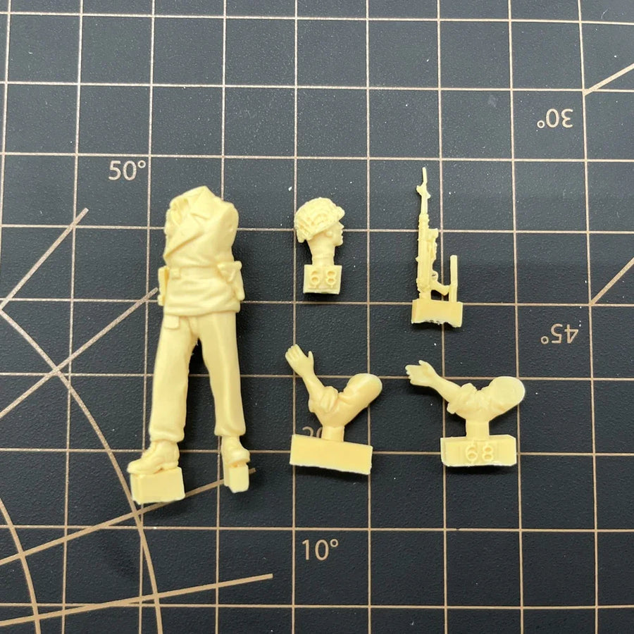 1/35 Resin Model Figure Kits GK , Military Theme，Unassembled and Unpainted