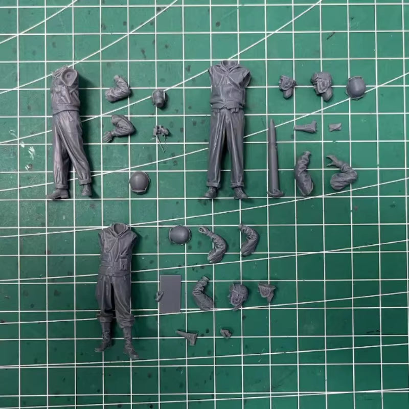WWII US Army Tank Crew with Headsets 3-Figure Set 1/35 Resin Kit - resin model view 2