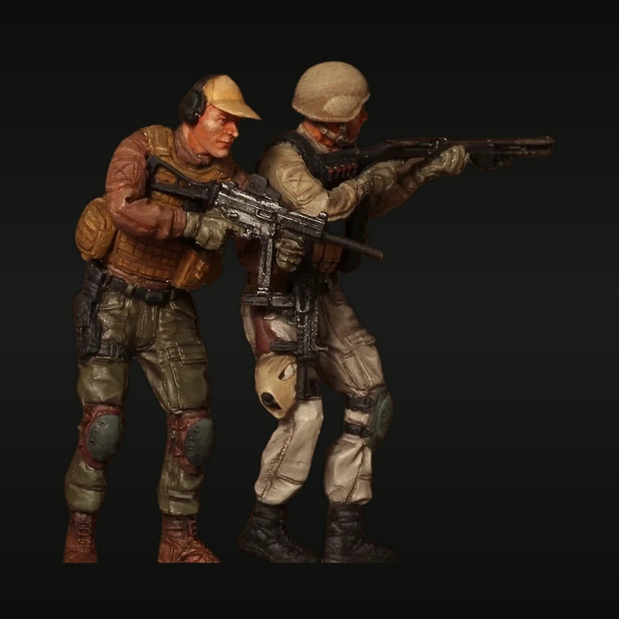 Modern Military Operators in Action 1/35 Resin Figure Set - unpainted resin model kit