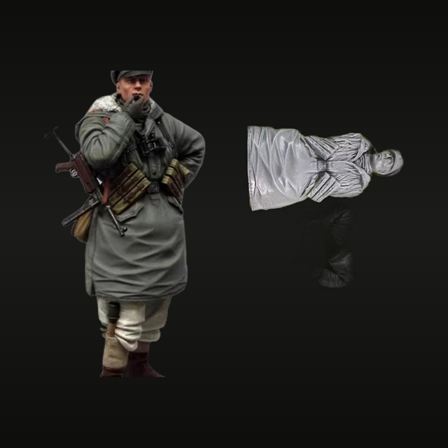 WWII Soviet Officer Winter Greatcoat with Tokarev Pistol 1/16 Resin Figure Kit - unpainted resin model kit