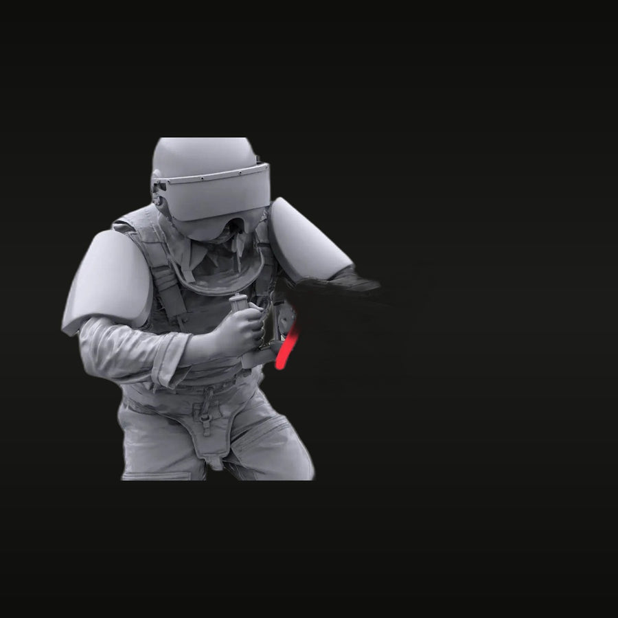 Modern Special Forces Operator with Grenade 1/48 Resin Figure Kit - unpainted resin model kit