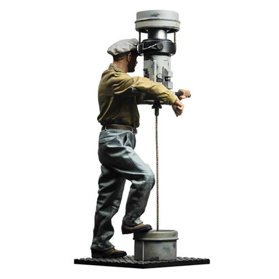 WWII German U-Boat Officer with Periscope/Search Device 1/16 Resin Figure Kit - resin model view 3
