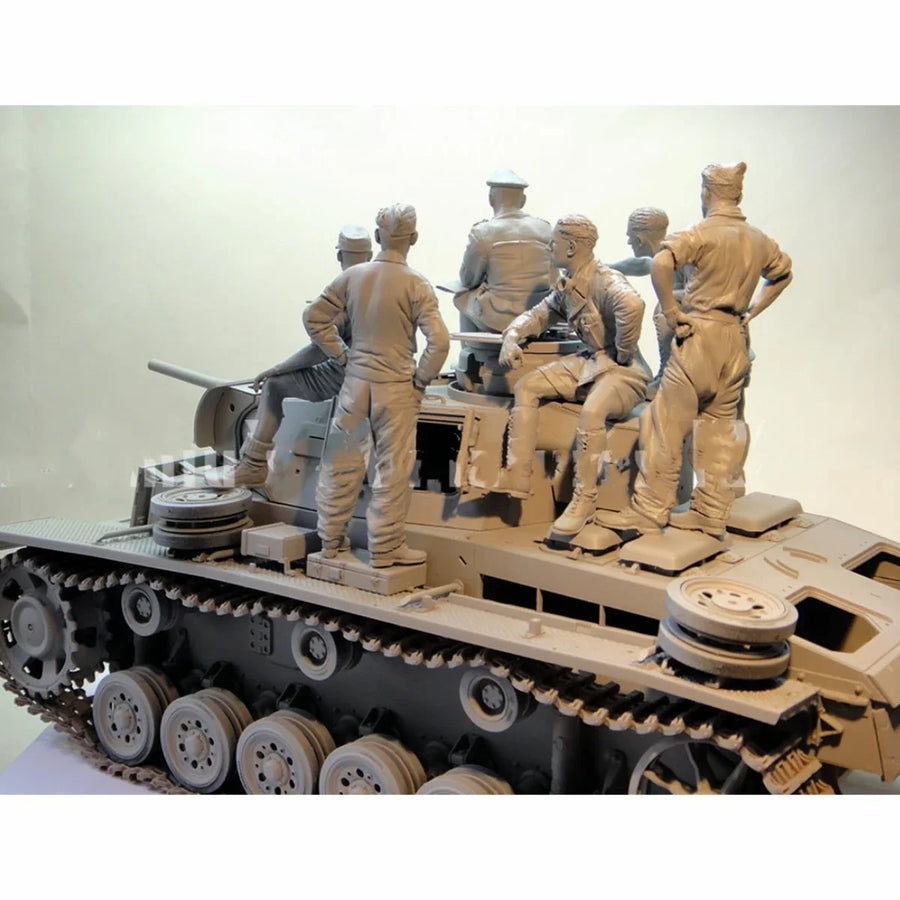 WWII German Tank Crew with Damaged Tank Hull 1/16 Resin Figure Set - resin model view 3