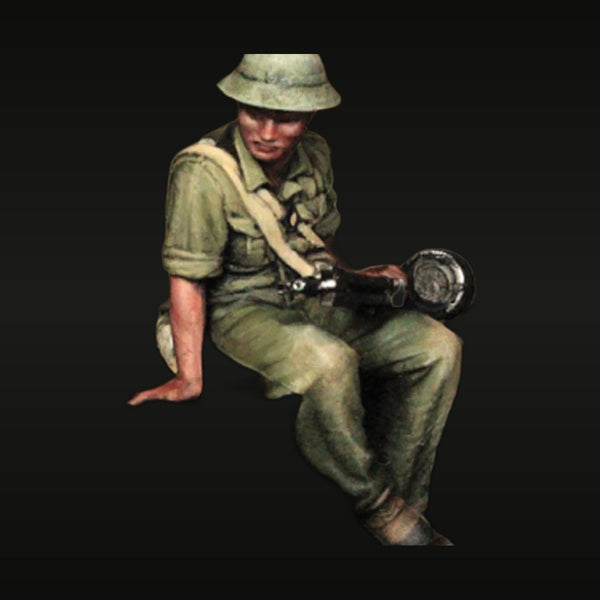 Vietnam War NVA Soldier with RPD Light Machine Gun 1/35 Resin Figure Kit