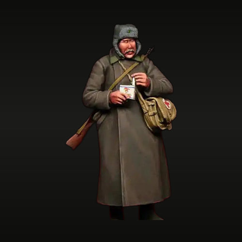 WWII Soviet Soldier Winter Combat Uniform 1/35 Resin Figure