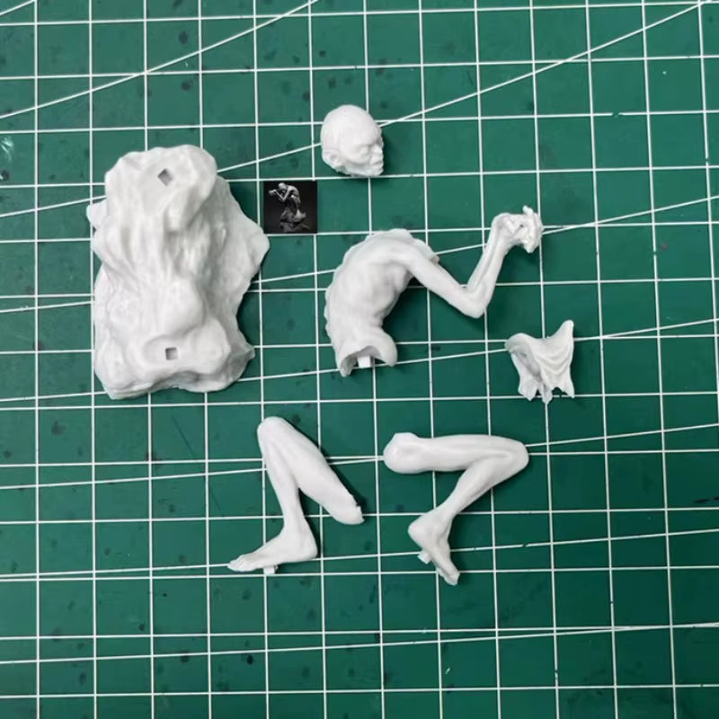 Fantasy Alien Creature Bust with Elongated Neck 1/24 Resin Bust Kit - resin model view 2