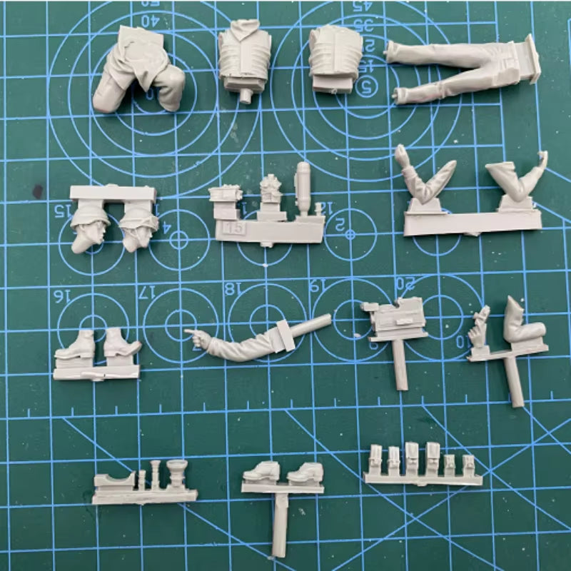 Modern War Correspondent Documentary Crew 2-Figure Set 1/35 Resin Kit - resin model view 3