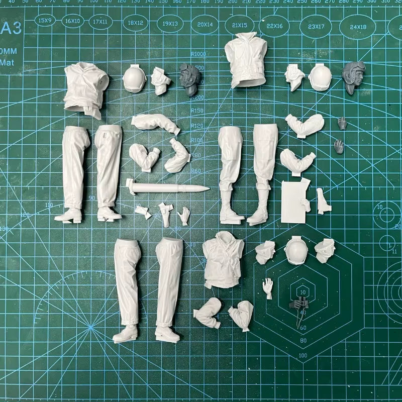 WWII US Tank Crewman with Shell Casing 1/16 Scale Resin Bust Set - resin model view 3