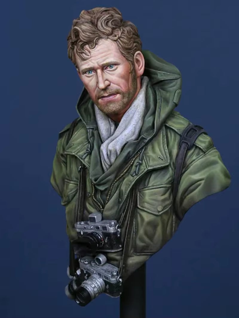 Vietnam War US Combat Photographer with Cameras 1/10 Resin Bust - resin model view 3