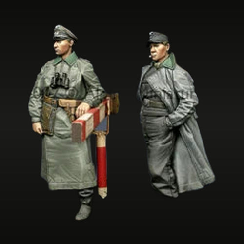 WWII German Officers 2-Figure Diorama Set 1/35 Resin Kit