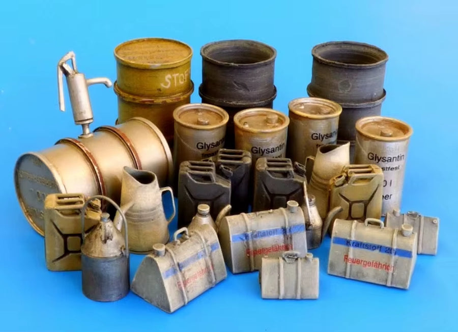 1/35 Scale Die-Cast Resin Model Assembled Kit WWII German Military Fuel-Stock Equipment Scene Model Unassembled and Unpainted