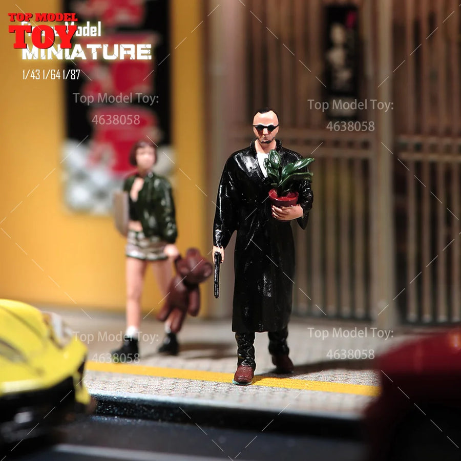 Painted Miniatures 1/64 1/43 1/87 Male Killer Short Haired Girl Female Male Scene Figure Doll Unpainted Model for Car Vehicles
