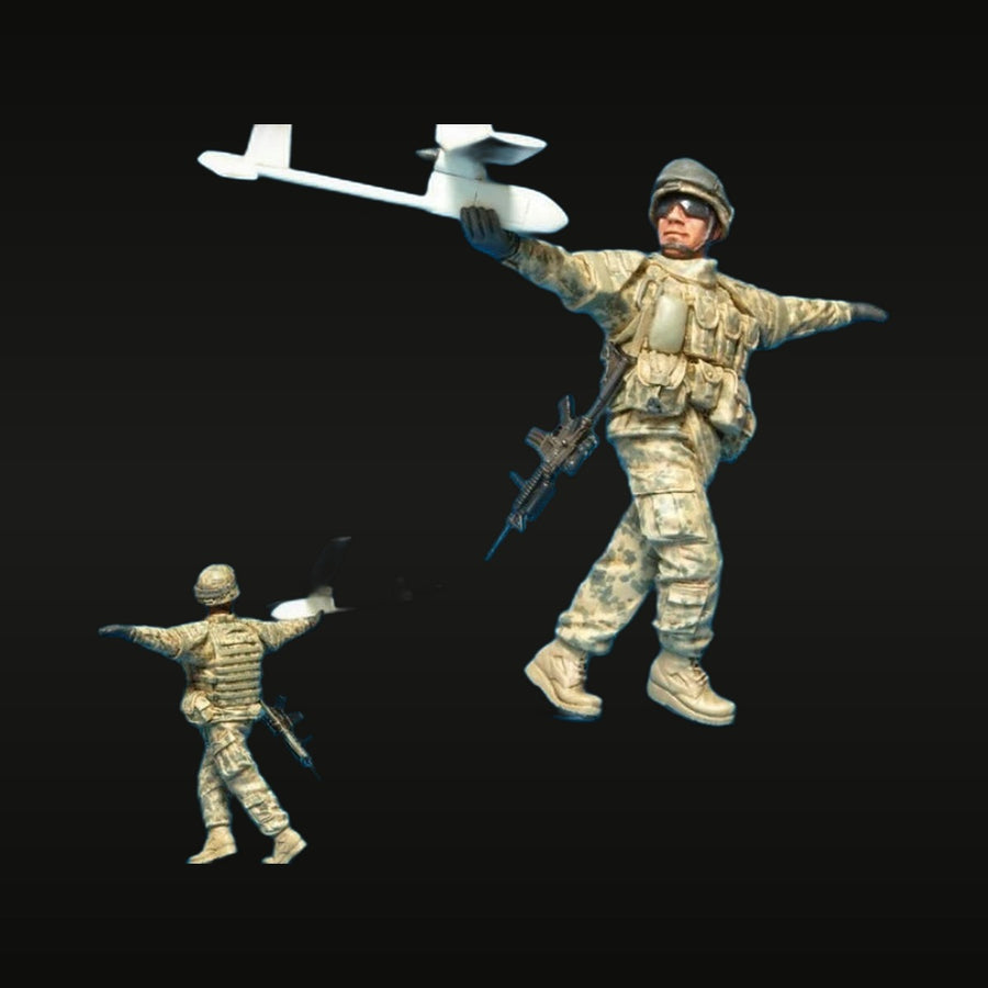 Modern US Soldier with Tactical UAV Drone Set of 2 1/35 Resin Figure Kit - unpainted resin model kit