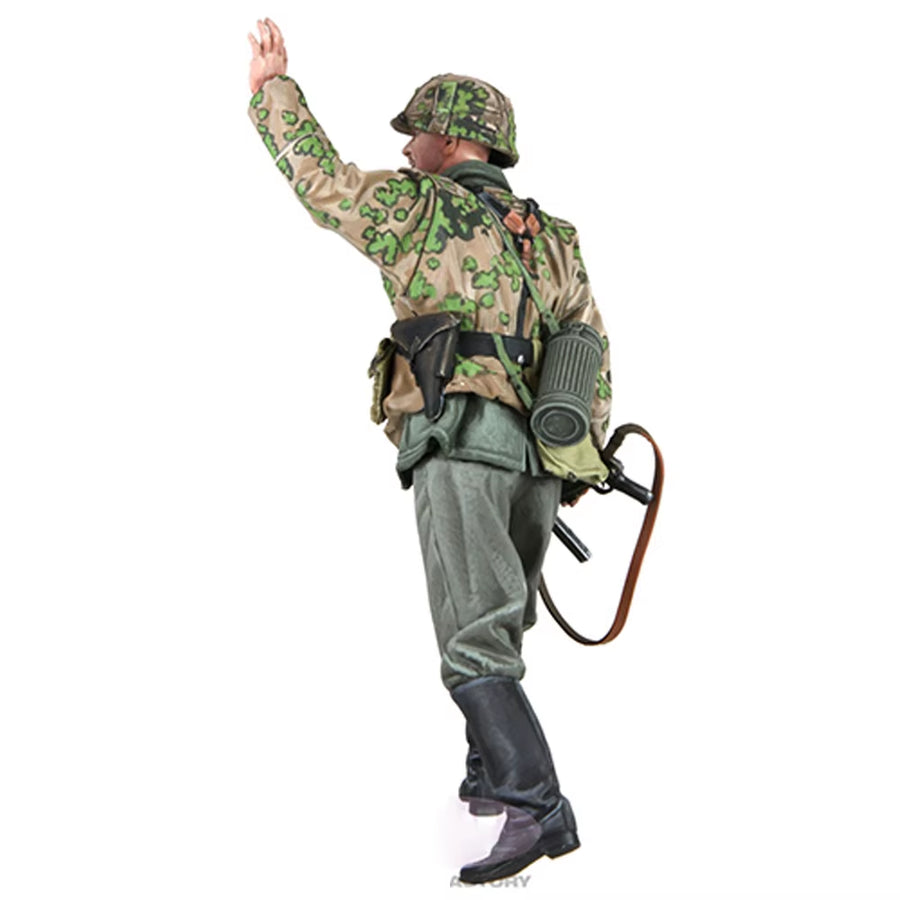 1/16 WWII Infantry MP40 Gunner, Resin Model Figure Soldier, GK, Military Themes, Unassembled and Unpainted Kit