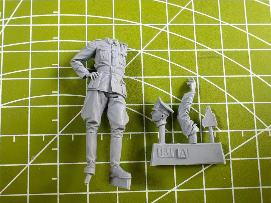 1/35 Resin Model Officer Mr. Scene Model Toy Unpainted 35133