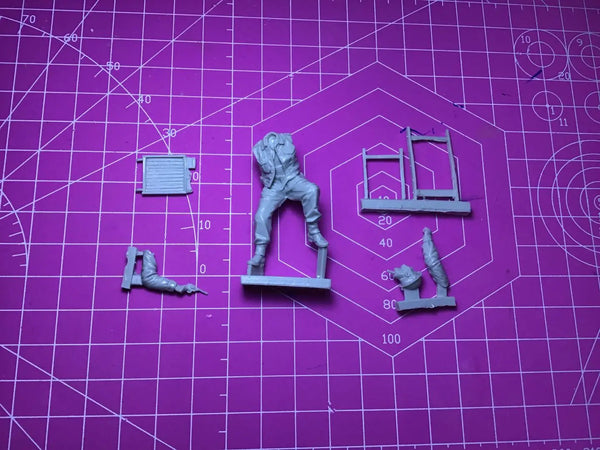 Modern Figure with Diorama Accessories 1/35 Resin Figure Kit