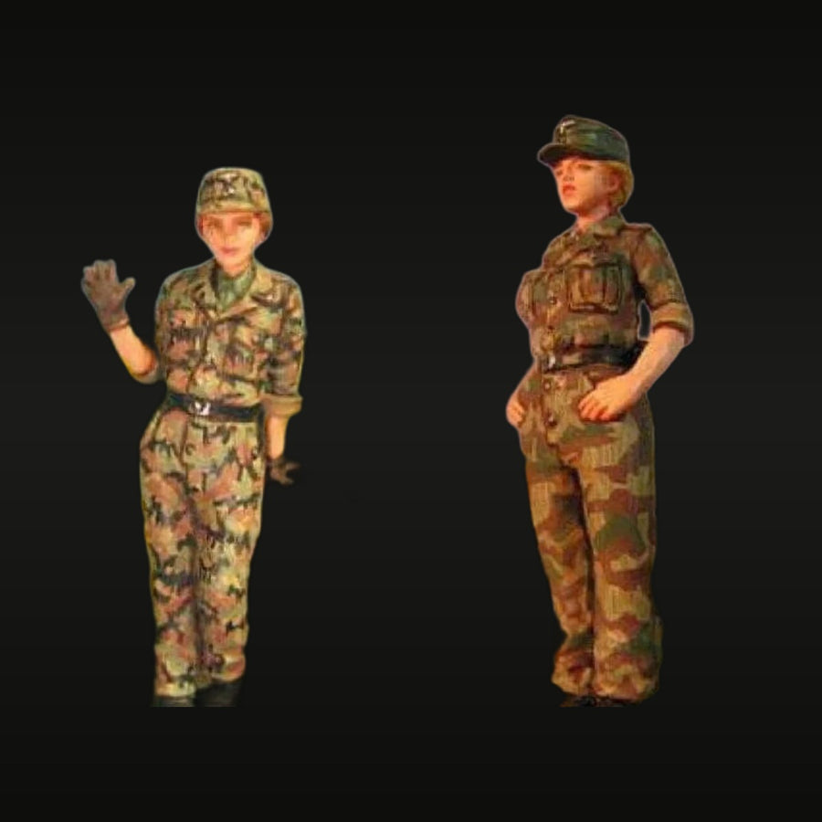 Modern Female Soldiers Desert Camouflage Set of 2 1/35 Resin Figure Kit - unpainted resin model kit