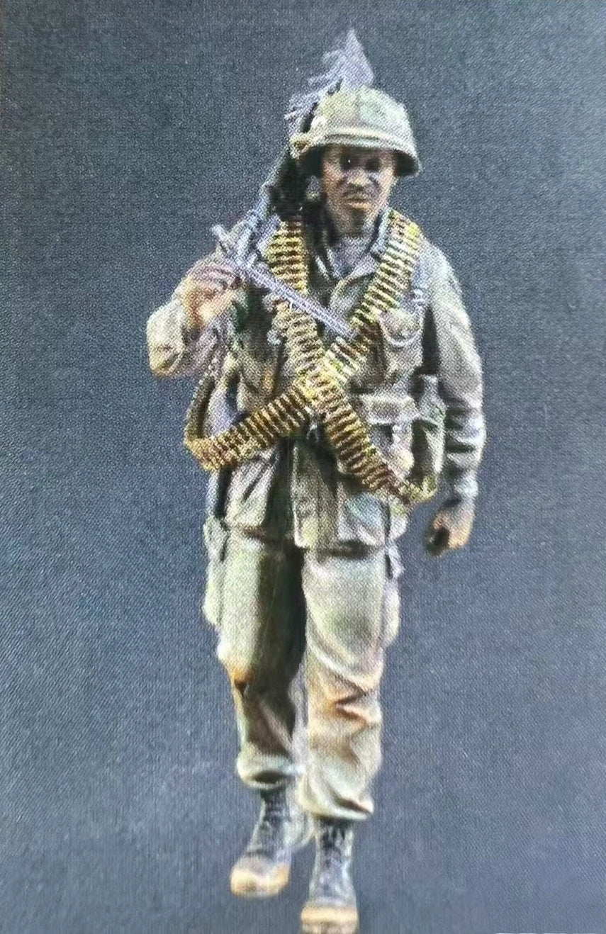 Vietnam War US Infantry Soldier with M60 Machine Gun 1/35 Resin Figure Kit - resin model view 2