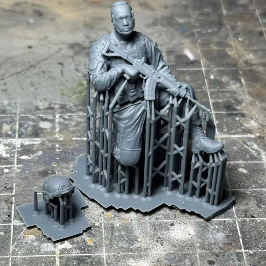 Modern PLA Combat Soldier Kneeling QBZ Rifle 1/35 Resin Figure Kit - resin model view 5