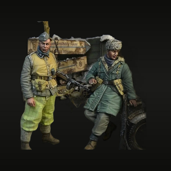 WWII Hungarian Winter Soldiers with MP40 & Rifle 1/35 Resin Figure Set