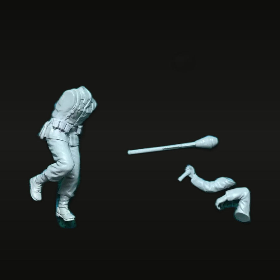 WWII German Wehrmacht Soldier Running with Stick Grenade 1/35 Resin Figure Kit - unpainted resin model kit