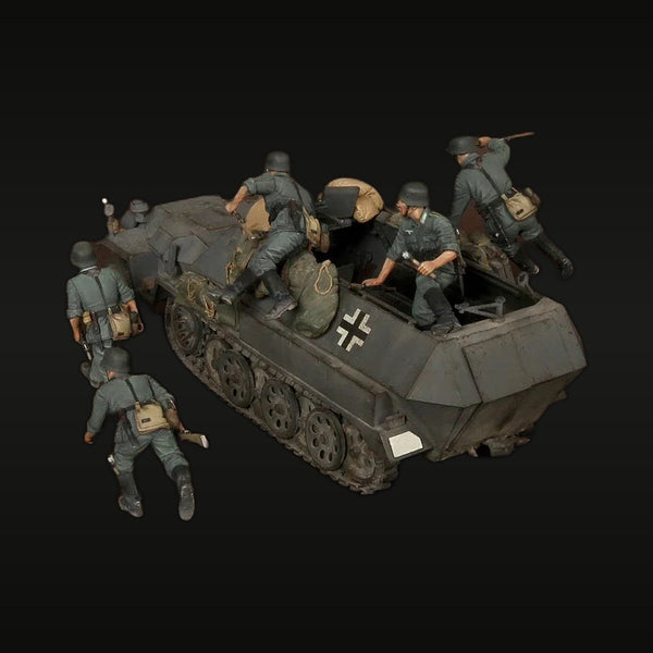 WWII German Panzergrenadiers with SdKfz 251 Halftrack 1/35 Resin Diorama Kit