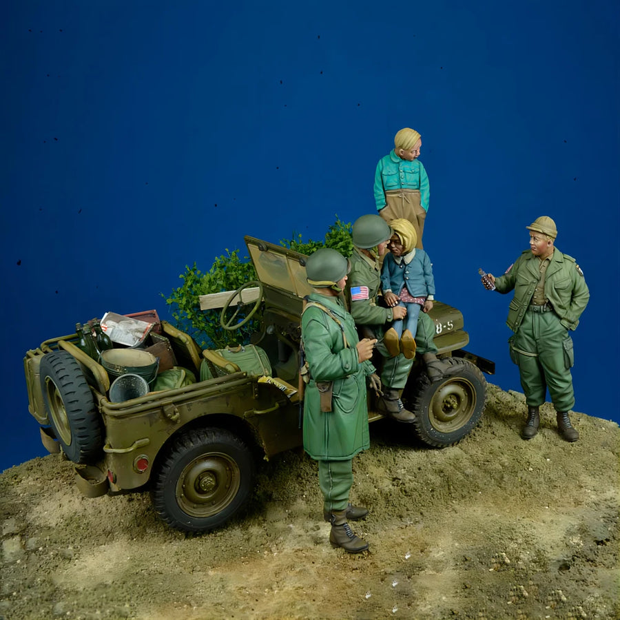 WWII US Army Jeep Diorama with Soldiers and Civilian 1/35 Resin Kit - resin model view 4