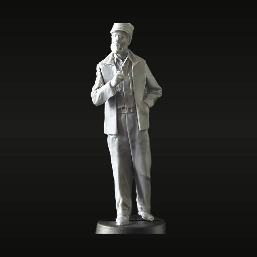 1930s Detective with Cap and Coat 1/35 Resin Figure Kit - unpainted resin model kit