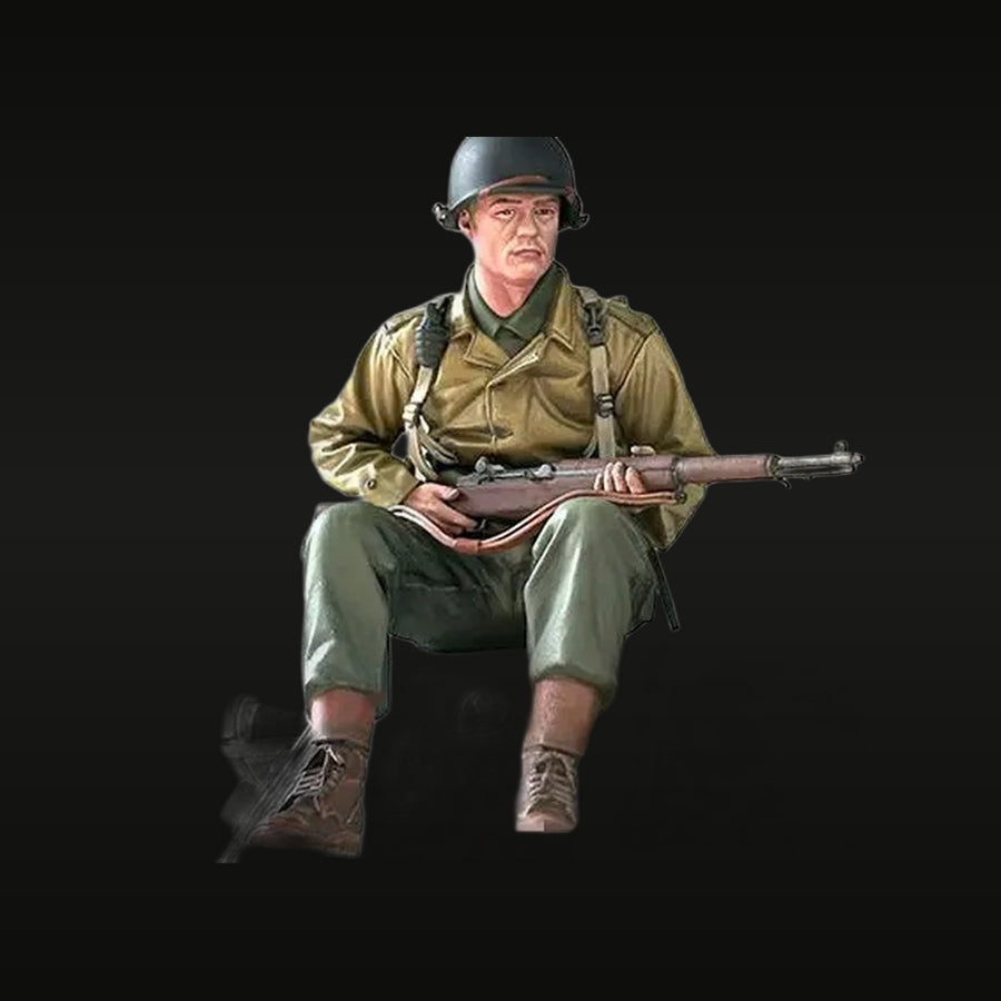 WWII US Army Soldier Seated with M1 Garand 1/16 Resin Figure - unpainted resin model kit