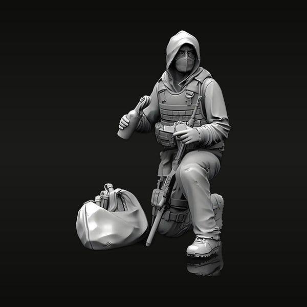 Modern Tactical Operator with Rifle and Rucksack 1/35 Resin Figure Kit
