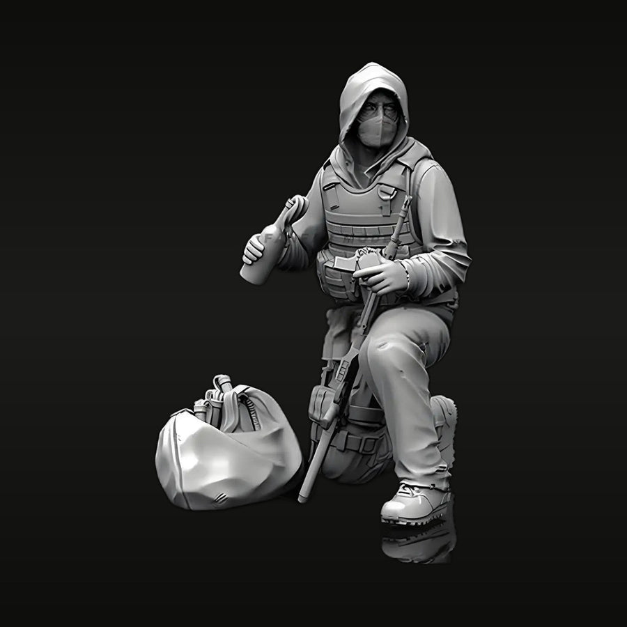 Modern Tactical Operator with Rifle and Rucksack 1/35 Resin Figure Kit - unpainted resin model kit