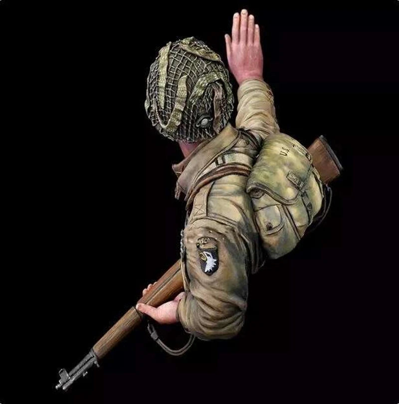 WWII US Airborne Soldier M1 Garand Bayonet 1944 Resin Figure Kit - resin model view 2